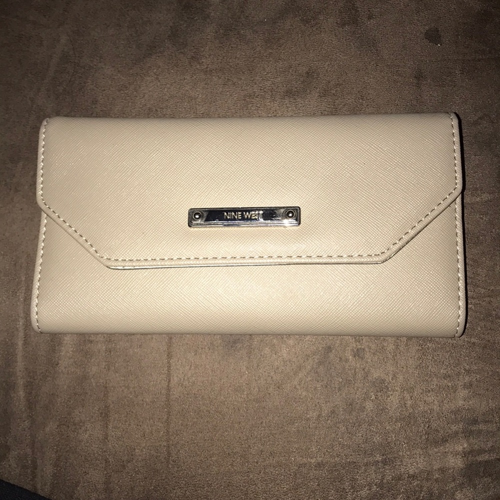 NINE WEST